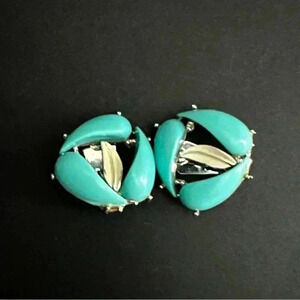 Vintage Aqua Green With White Leaf Center Silver Accents Clip Earrings